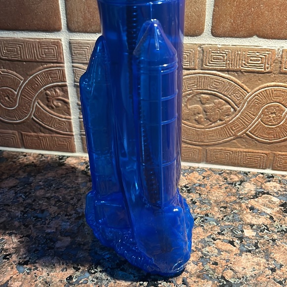 Plastic Rocket ship drinking bottle with straw - Picture 4 of 11